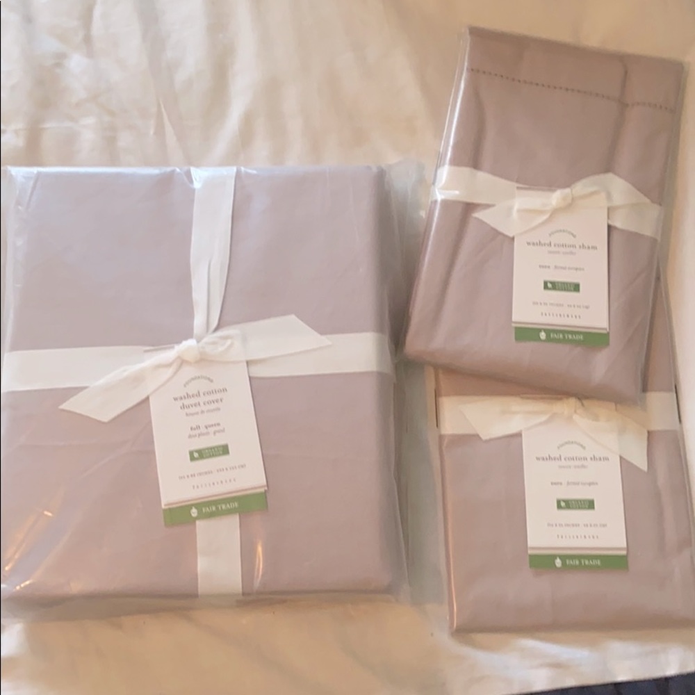 Full/Queen duvet and 2 Euro Shams - NWT